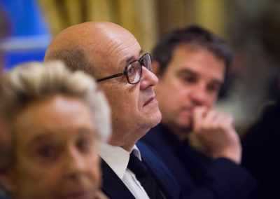 Entre Rosine Goddet et Philippe Thobie, la belle réflexion de Jean-Yves Le Drian, aux prises avec un vote particulièrement serré. Le deuxième tour de scrutin a donné six voix pour Mathieu Coureau, journaliste à Ouest-France, et six voix pour Jean-Louis Le Touzet, natif de Guingamp qui fait les belles heures de Libération.