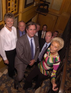 Huit votants pour une édition inoubliable, malgré l’absence de Jean-Marie Tasset, président du jury, empêché en dernière minute. « Ils sont formidables, tes copains ! », confiera Jean-Louis Debré à Rosine Goddet avant d’inviter, pour une autre soirée mémorable, l’ensemble du jury à sa table de l’Assemblée nationale.