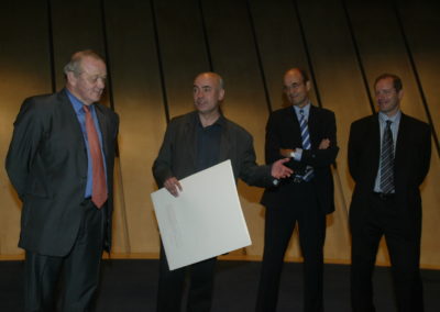 Heureux, fier, ému. Aux côtés de Jean-Marie Leblanc, Jacques Baudouin et Christian Prudhomme, directeur adjoint du Tour de France, Philippe Bouvet évoque les nombreux souvenirs qui lient sa famille à Jacques Goddet.