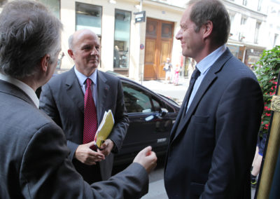 Christophe Penot, l’organisateur, et Christian Prudhomme, le directeur du Tour de France, sont allés accueillir le général d’armée Jean-Louis Georgelin, grand chancelier de la Légion d’honneur. Lequel vient magnifier le 8e Prix Jacques-Goddet et les chantres du Tour de France.