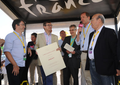 « Le Prix Jacques-Goddet récompense chaque année le meilleur article écrit en langue française pendant le Tour de France. Il veut symboliser le talent de la presse et marquer l’indéfectible attachement d’Amaury Sport Organisation à la tradition écrite de la Grande Boucle », a martelé Christian Prudhomme. C’était sur le podium du Village du Tour, le vendredi 12 juillet 2013, lorsque le Tour, par une jolie homophonie, faisait escale à Tours !