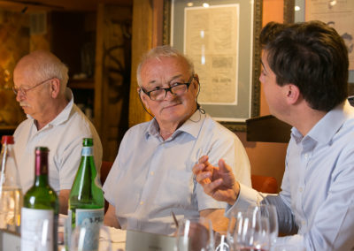 Baptême du feu ! Encouragé par Jean-Marie Leblanc, Jérôme Arnaud défend sa vision d’un nouveau lecteur happé par l’histoire quotidienne du Tour de France.