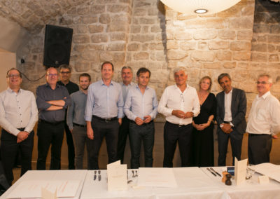 Elle restera comme la photographie officielle du 16e Prix Jacques-Goddet-Trophée Edeis l’Allié des territoires. Avec, de gauche à droite, Henri Montulet, Philippe Sudres, Jérôme Morinière, Fabrice Tiano, Christian Prudhomme, Laurent Lachaux, François-Xavier Lefranc, président du Jury, Hervé Morin, invité d’honneur, Isabelle Roche, Olivier Galzi et Christophe Penot.