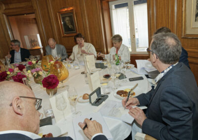 Derniers arguments du premier tour avant que chaque juré ne désigne cinq articles parmi les vingt et un sélectionnés. Sebastien Grosmaitre, Jean-Étienne Amaury, Roselyne Bachelot, Natacha Tatu, Julien Goupil, Henri Montulet et Xavier Jan sont à l’œuvre.