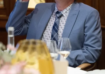 Il a été invité par Jean-Luc Marion à inaugurer les débats. Henri Montulet, vingt et une fois juré du Prix Jacques-Goddet, en lecteur inspiré.