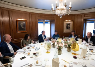 Regard à droite pour Julien Goupil. Il prend à témoin Xavier Jan, Claire Farges, Jean Castex, Yann Bouchez et Pascal Golomer.