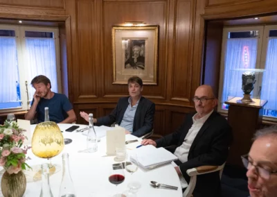 La règle est simple pour Yann Bouchez, Julien Goupil, Pascal Golomer, Henri Montulet et pour tous les jurés. Choisir entre les trois articles restés en lice, signés par Christophe Bérard ("Le Parisien"), Jean-Emmanuel Ducoin ("L’Humanité") et Quentin Girard ("Libération").