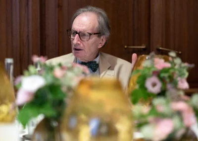 « Messieurs, Mesdames, c’est l’heure du deuxième vote ! » Jean-Luc Marion a déclenché le compte à rebours.