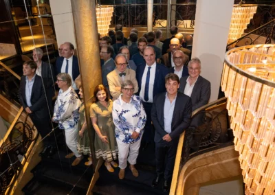 Elle restera comme la photographie officielle du 22e Prix Jacques-Goddet. De gauche à droite, au premier rang, on peut reconnaître Claire Fages, Corinne Boulloud et Julien Goupil ; au deuxième rang, Jean-Luc Marion, Jean Castex, Christophe Penot et Xavier Jan ; au troisième rang, Henri Montulet, Yann Bouchez et Pascal Golomer.